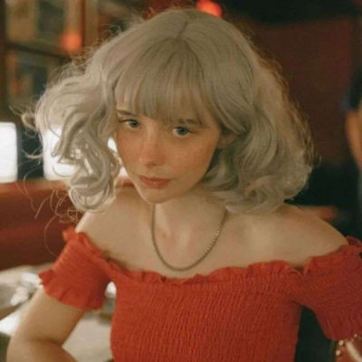 高调喜庆的精致高级欧美风微信头像