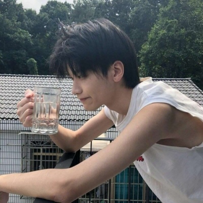 ins风超拽帅气男生微信头像