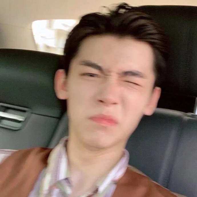 忧郁高冷的男生微信头像