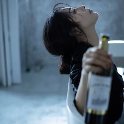 心情低落的伤感女生头像