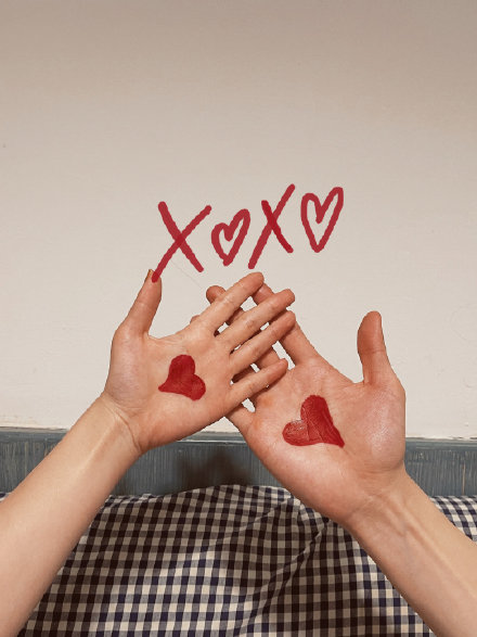 用手画出爱你情侣微信头像