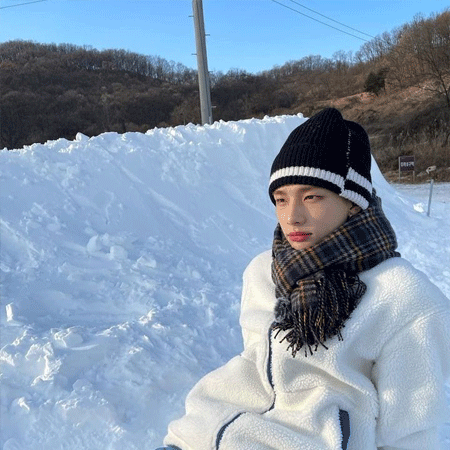 阳光帅哥热门微信聊天背景图