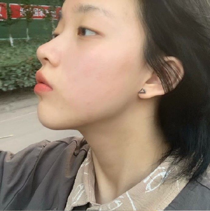 乖巧呆萌的可爱女生微信头像