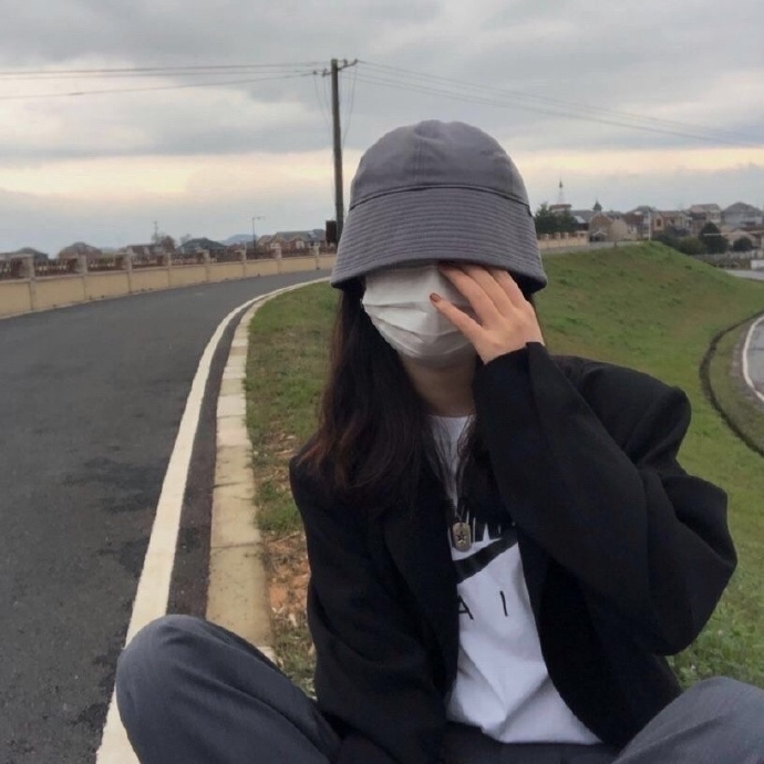 高冷自然女生微信头像