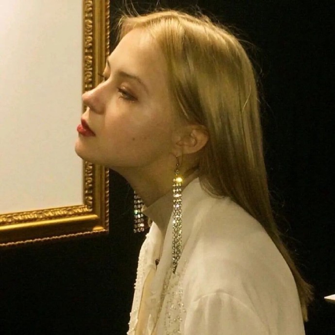 高颜值阳光女生微信头像