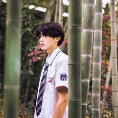 干净清爽阳光的男生微信头像