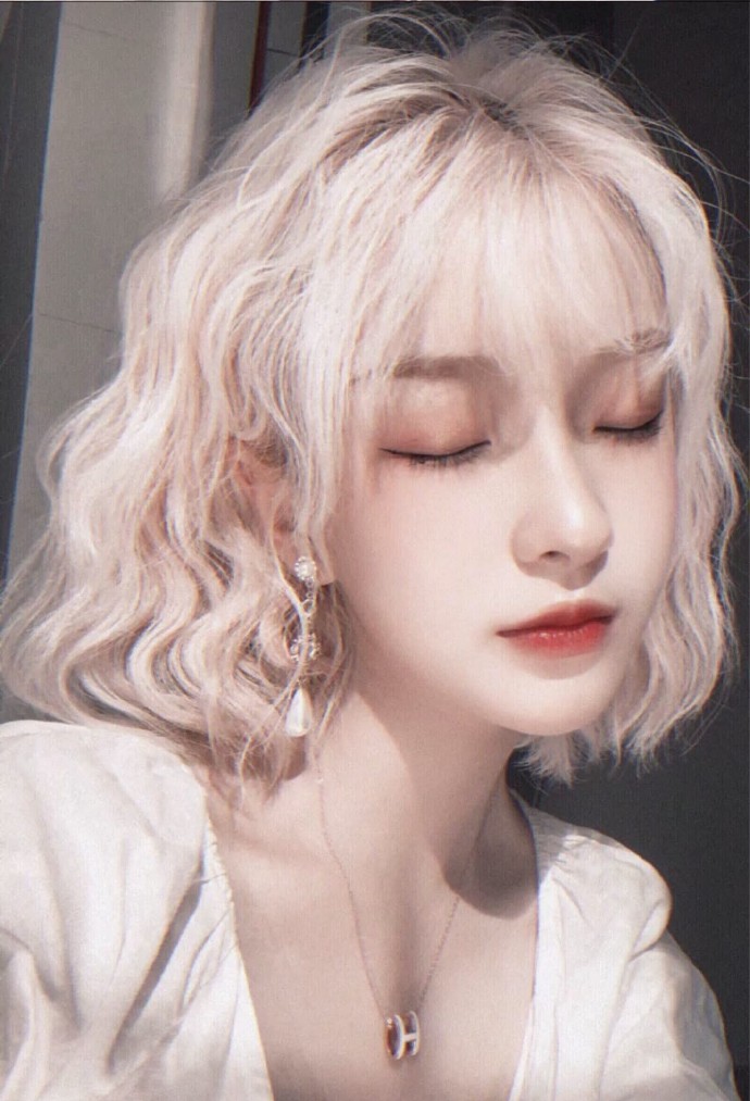 精致漂亮的女神微信头像