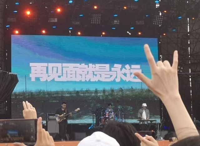 治愈歌词纯文字微信朋友圈背景图