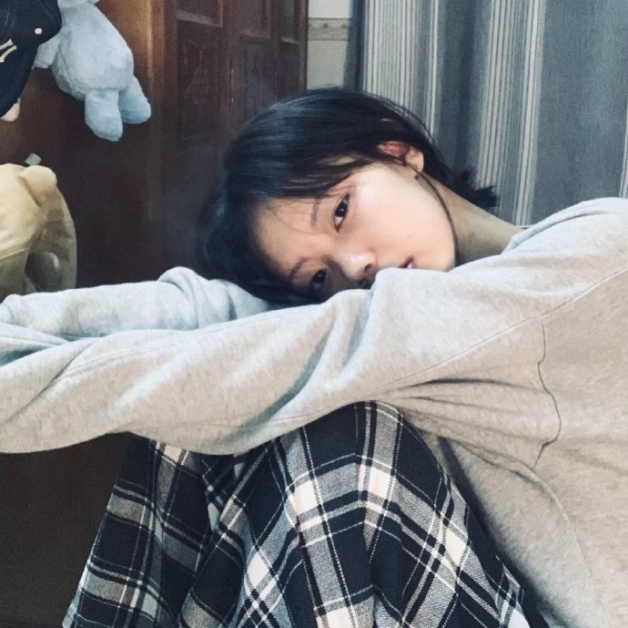 超拽的复古风高冷女生微信头像