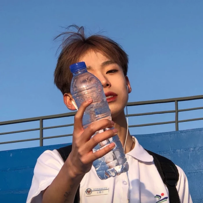 ins风超级帅气的男生微信头像