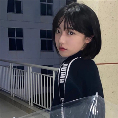 高颜值帅气短发女生微信头像