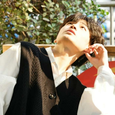 复古很文艺的帅气男生微信头像