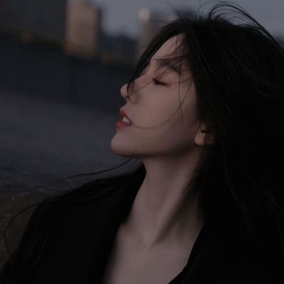 唯美又有点伤感的女生头像