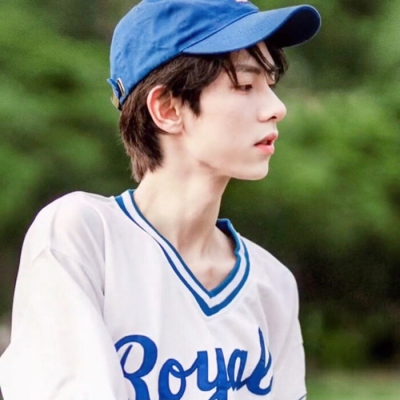 青春阳光大男孩微信头像