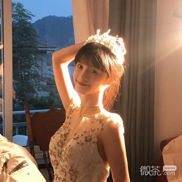 有点野有点酷的美女微信头像