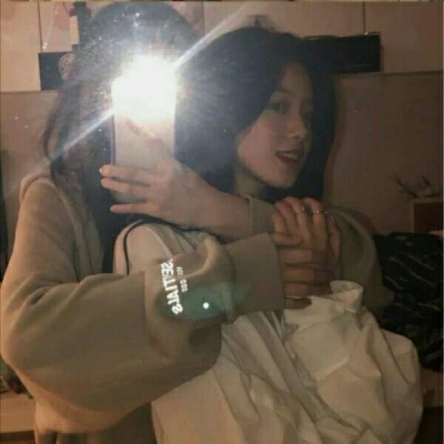 超开心洒脱的闺蜜双人微信头像