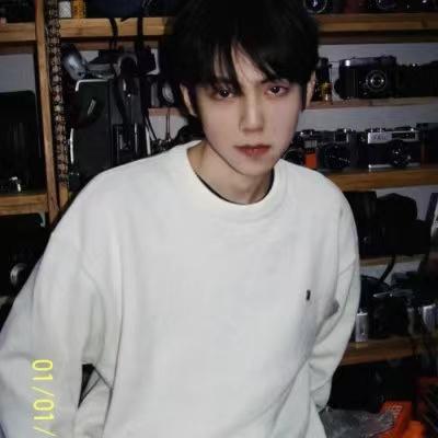 最火高冷气质男生头像