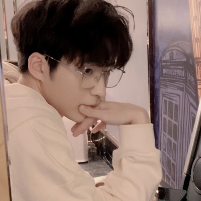 潮流气质阳光真人男生头像