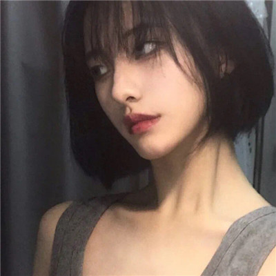 高颜值帅气短发女生微信头像