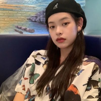 ins风高冷魅力惊艳女生微信头像