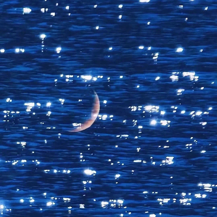 深邃有意境好看的微信朋友圈背景图