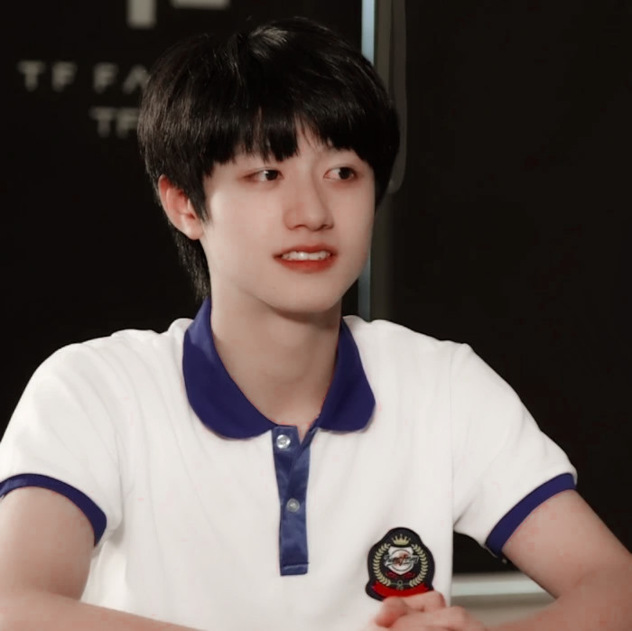 朱志鑫帅气微信头像