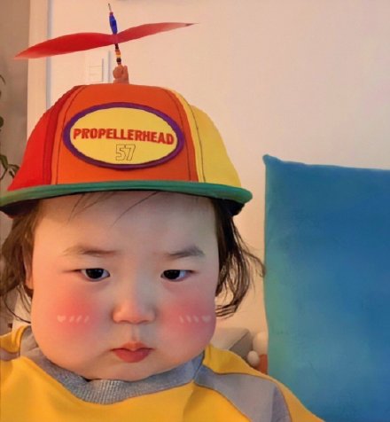 脸上肉嘟嘟的萌娃微信头像