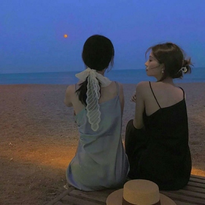 超开心洒脱的闺蜜双人微信头像