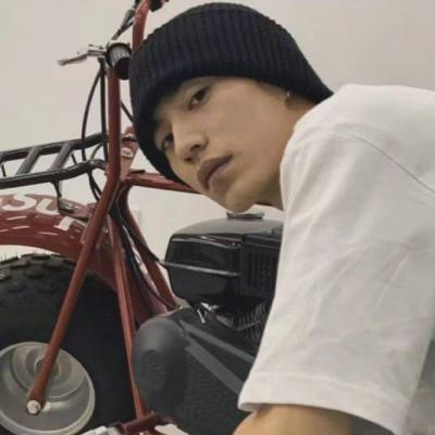 最火高冷气质男生头像