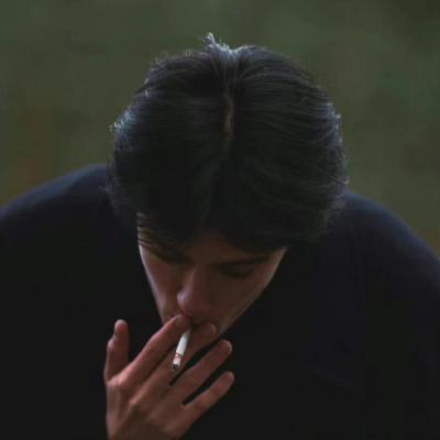 简约小众酷酷男生头像