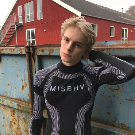 酷拽欧美男生微信头像