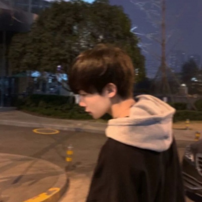 清新淡雅的男生干净帅气微信头像