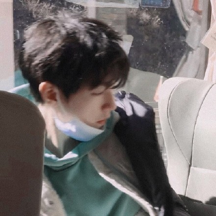 帅气阳光小哥哥微信头像