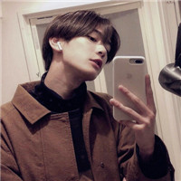 冷酷个性男生自拍微信头像