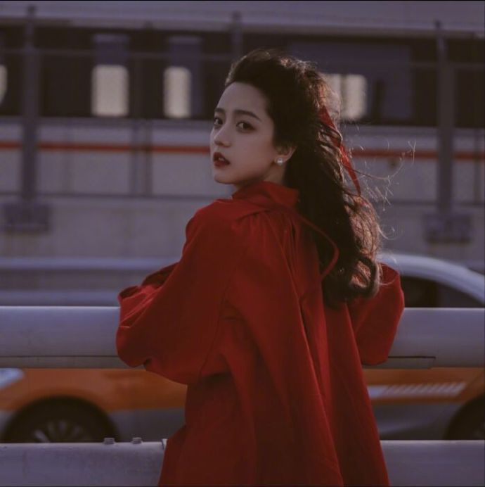 洒脱漂亮的小姐姐微信头像