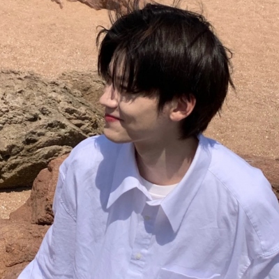 干净清爽阳光的男生微信头像