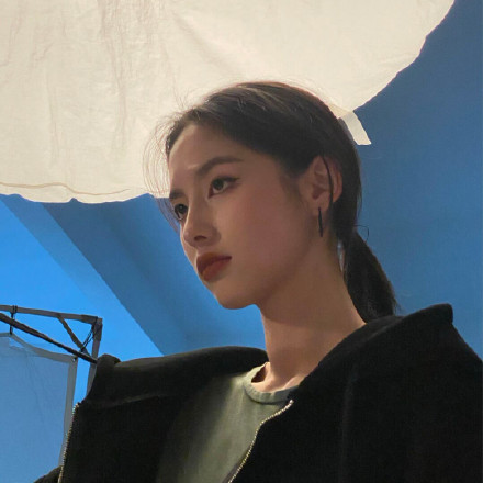 夏日可用的清凉女生微信头像