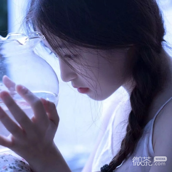 精选的绝美气质女生微信头像