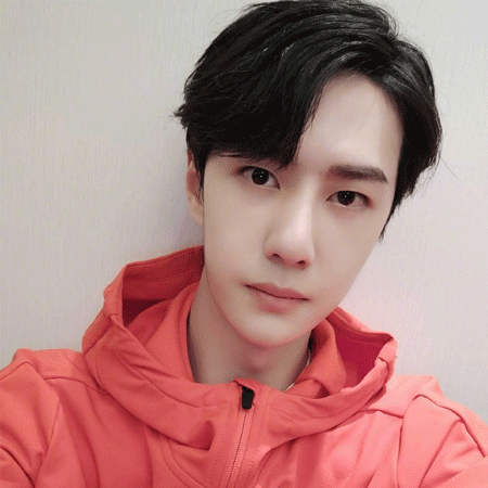 超帅气王一博微信聊天背景图