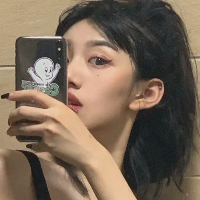 呆呆的沙雕女孩个性微信头像