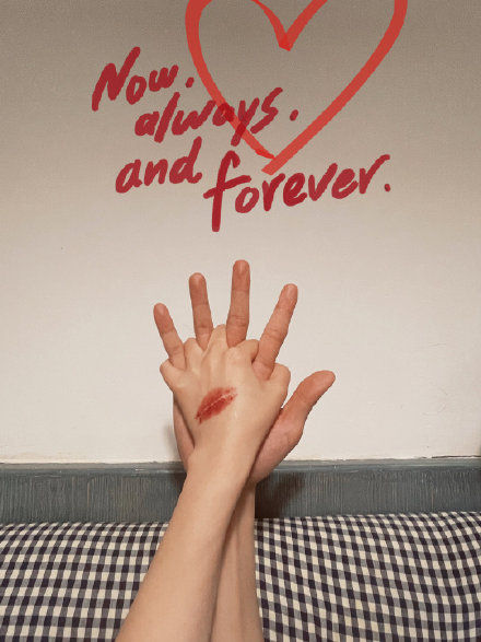 用手画出爱你情侣微信头像