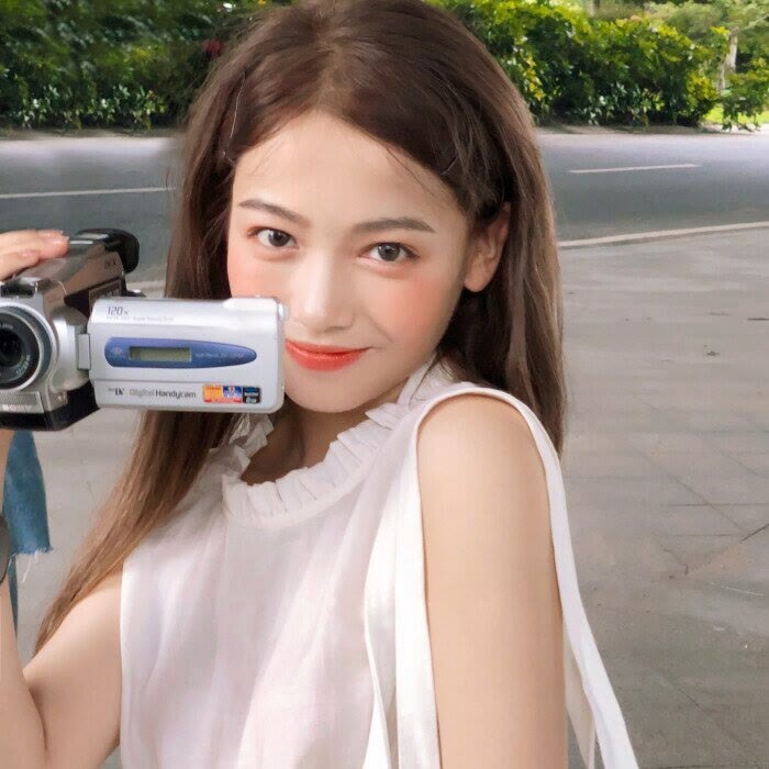 女孩与相机可爱微信头像