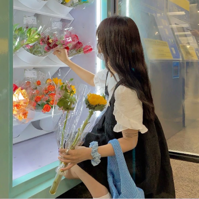 干净高级有质感的女生微信头像