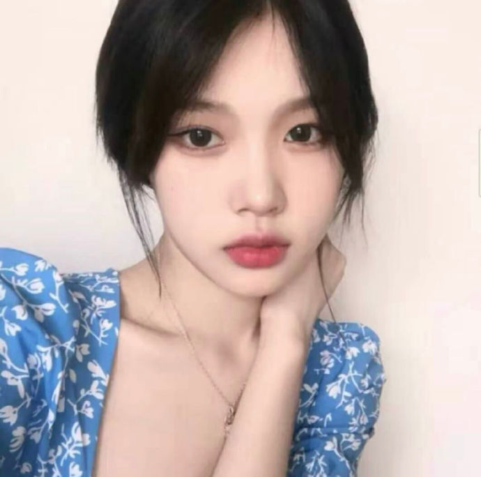 文艺清纯可爱的女生微信头像