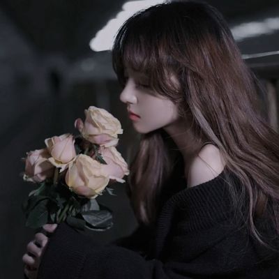 唯美又有点伤感的女生头像