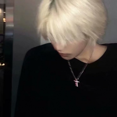 丧系忧郁颓废的男生微信头像