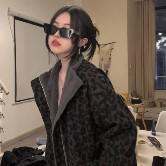 超拽唯美背影女生微信头像