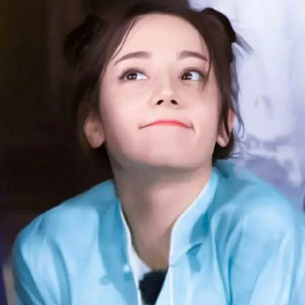 萌且性感的迪丽热巴微信头像