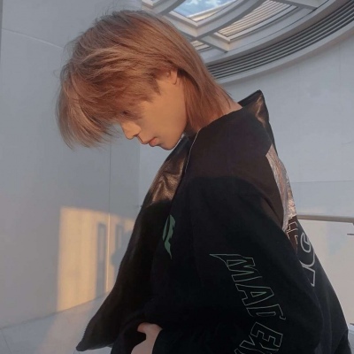 抖音超火的帅气不露脸的男生头像