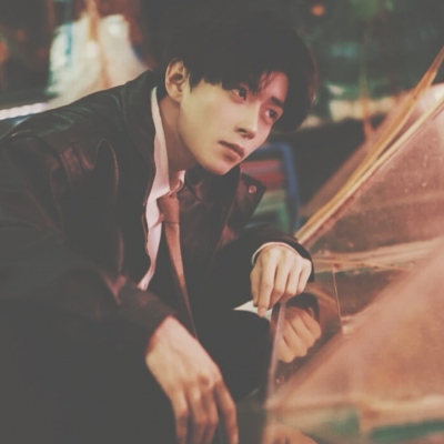 ins极简风霸气酷拽的男生微信头像